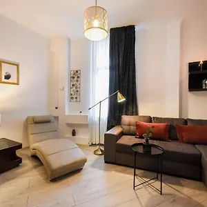  Apartment Discover Comfort: Charming & Spacious In The Old Town